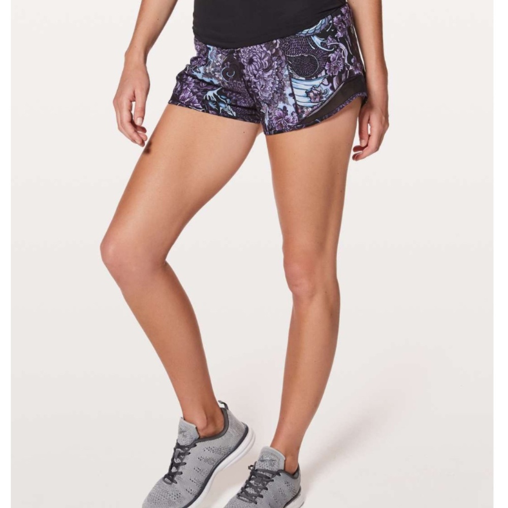 Lululemon Hotty Hot Short II *2.5" Memoir Multi Purple / Black - Picture 4 of 8